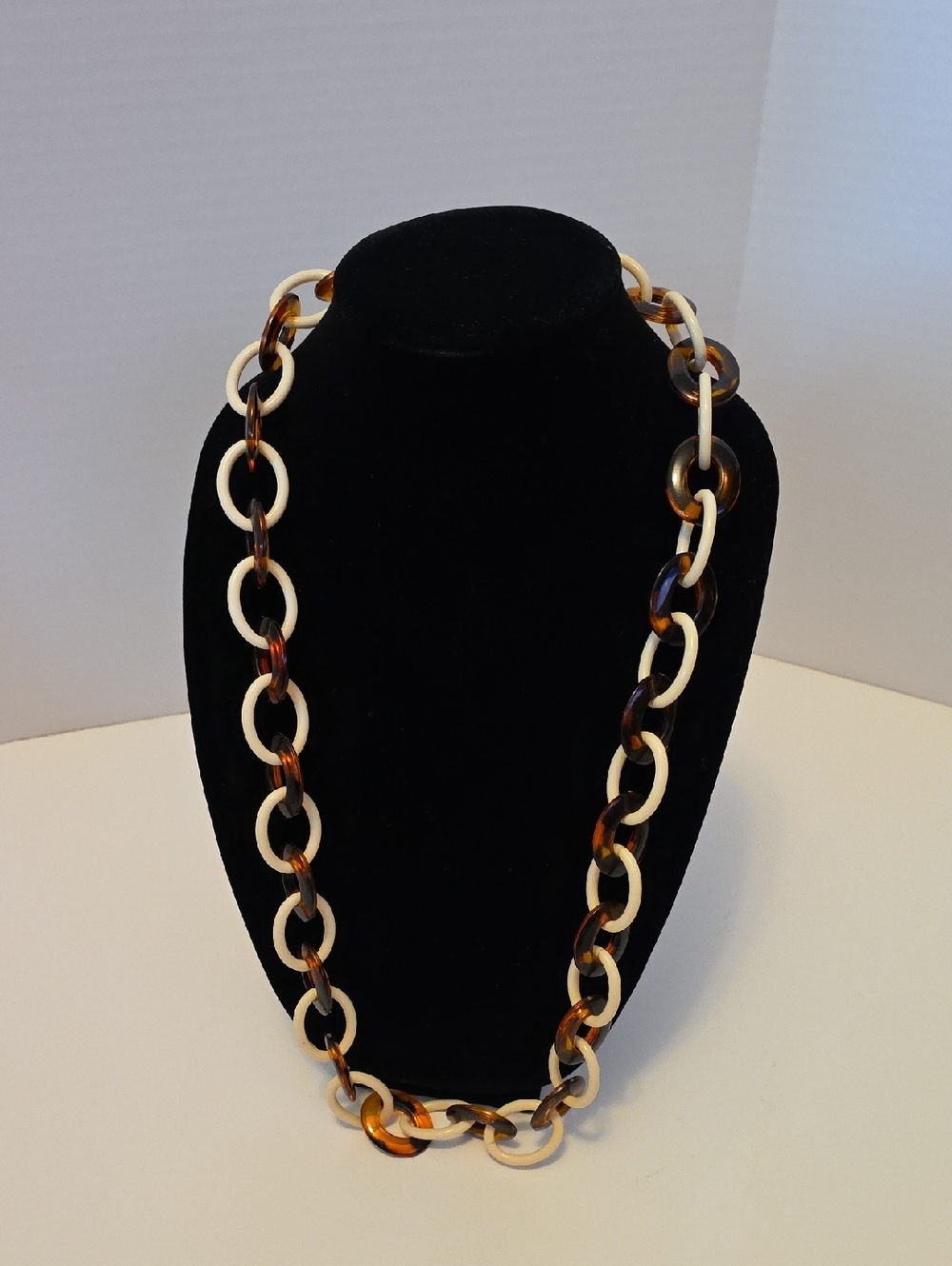 Classic & Sophisticated Tortoiseshell & Cream Resin Linked Long Chain Necklace